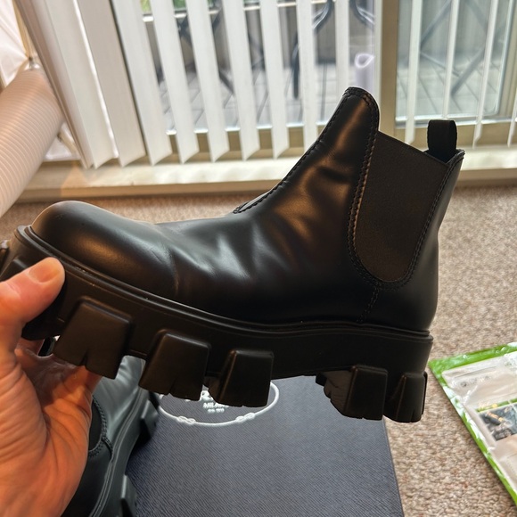 Prada monolith Chelsea boot - Picture 4 of 16